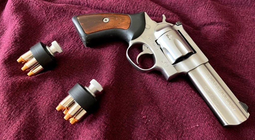 Ruger GP100 with speedloaders.