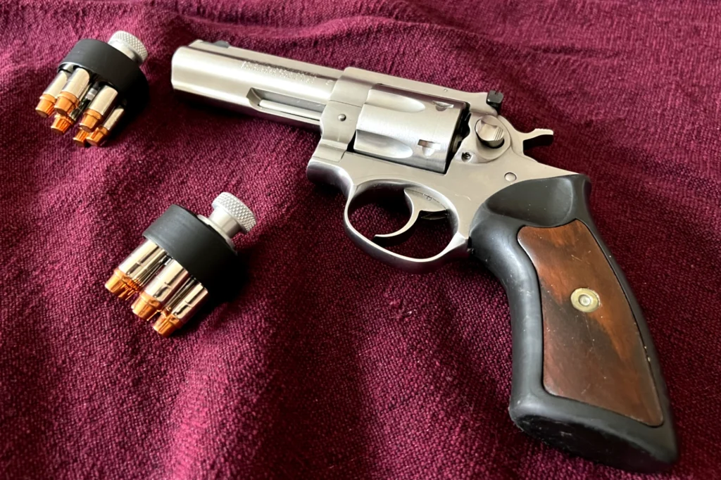 Ruger GP100 with 2 speedloaders